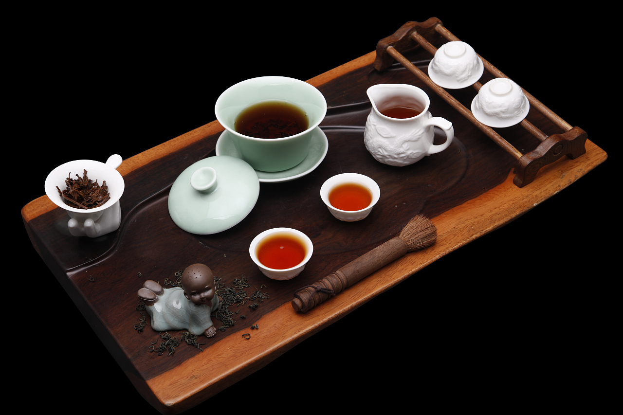 光影流轉 用鏡頭捕捉茶具與化妝品的靜謐之美